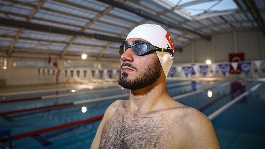 Paralimpik milli yüzücü Serhat Polat olimpiyat kotası için günde çift idman yapıyor