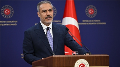 Fidan: Si los grupos en Siria avanzan hacia la división, Türkiye lo considerará una amenaza a su seguridad e intervendrá