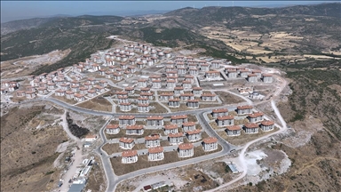 Bakan Kurum, Balıkesir'de yapımı tamamlanan TOKİ konutlarını paylaştı