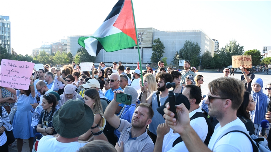 Në Shqipëri mbahet tubim në mbështetje të Palestinës, merr pjesë edhe aktivistja Greta Thunberg