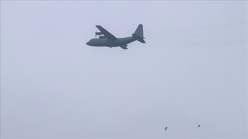 US destroyer, Iran Navy helicopter face off in Sea of Oman amid rising tensions