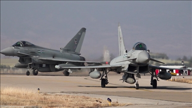 Avrupa'nın gelişmiş savaş uçağı Eurofighter Typhoon çok yönlü kullanımıyla dikkati çekiyor