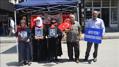Muşlu aileler DEM Parti önündeki eylemlerini sürdürdü