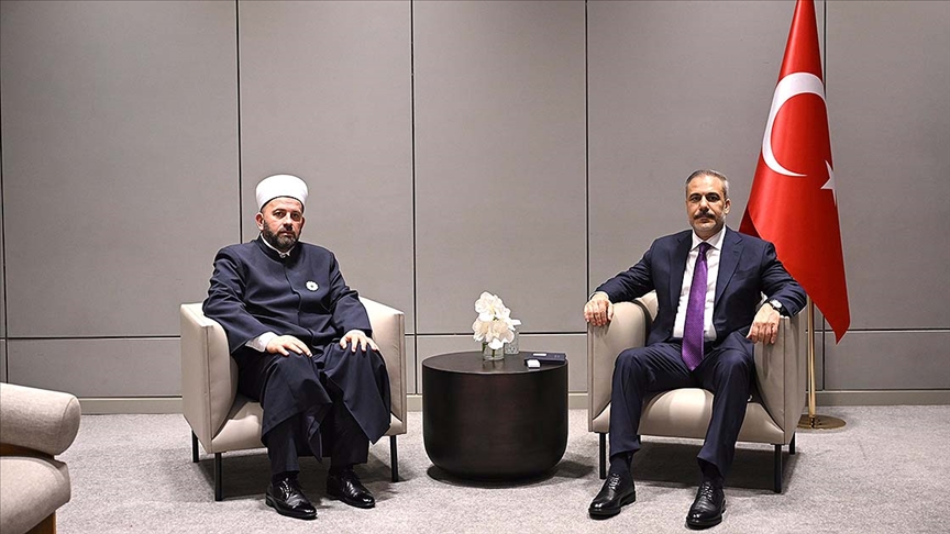 Bakan Fidan, Karadağ İslam Birliği Başkanı Feyziç'i İstanbul'da kabul etti