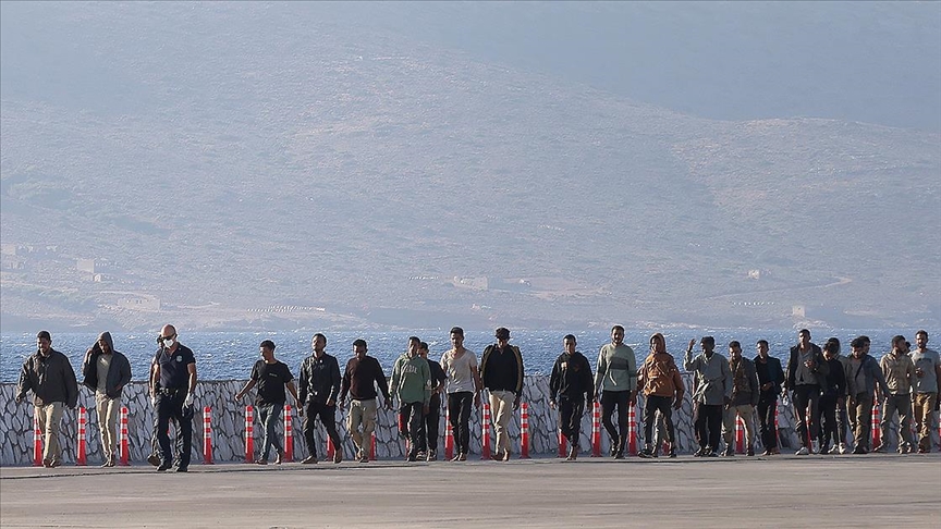 Yunanistan'ın Libya kaynaklı düzensiz göçe karşı adımlarını "hukuk dışı" gören STK'ler hükümete tepkili