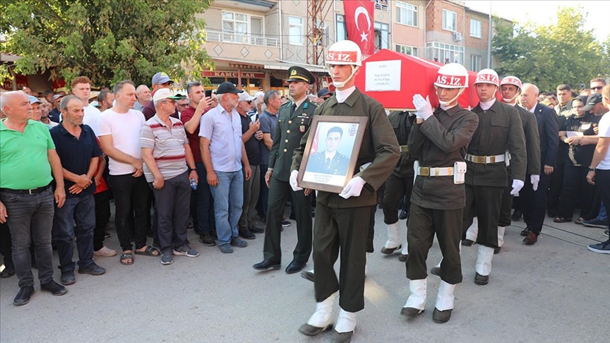 Şehit Üsteğmen Özsu memleketi Edirne'de son yolculuğuna uğurlandı