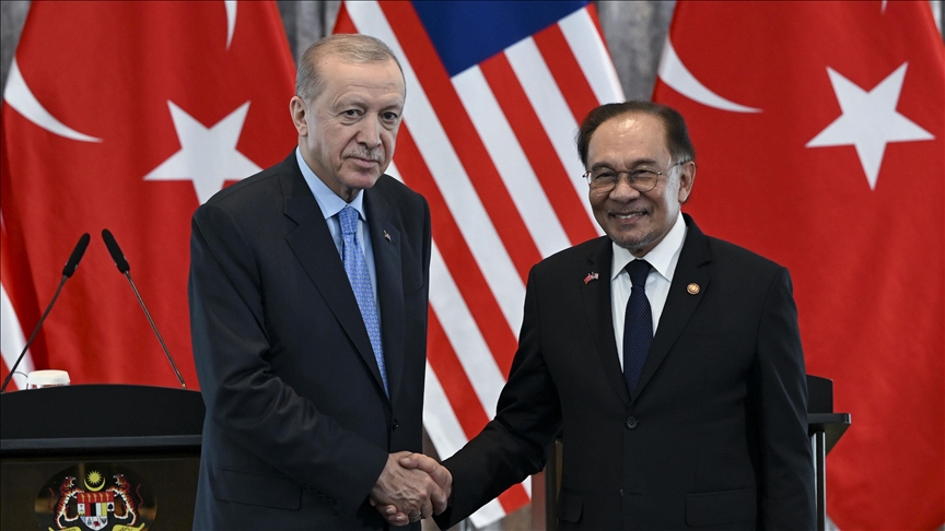 أردوغان يبحث مع رئيس وزراء ماليزيا علاقات البلدين وقضايا دولية