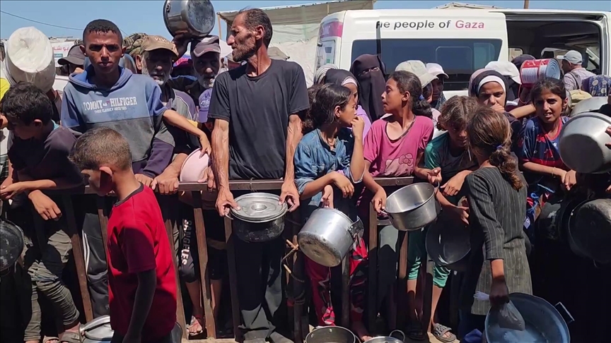 Ndihmë ushqimore shpërndahet në Gaza në përpjekje për të zbutur urinë nën bllokadën izraelite