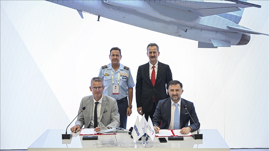 TAI y Airbus firman un acuerdo de colaboración sobre el avión de entrenamiento turco Hurjet durante la IDEF 2025