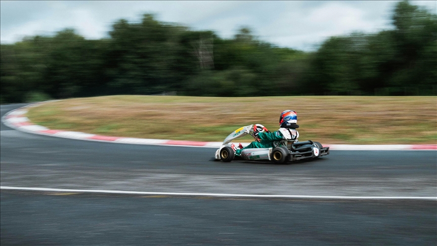 İstanbul'daki karting yarışlarına sıcak hava engeli