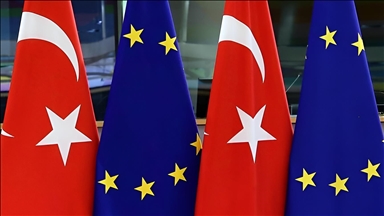 GENÇKONFED anketine göre halkın yüzde 53,5'i AB üyeliğinin Türkiye'ye ekonomik katkı sağlayacağını düşünüyor