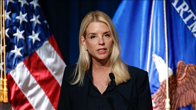 Bakan Bondi, Trump'a adının "Epstein dosyalarında" geçtiğini söylediği iddiasıyla Senato'da ifadeye çağrıldı