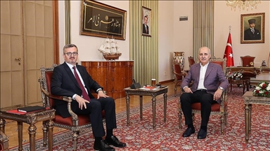 Serokê Meclisê Kurtulmuş bi Serokê Ragihandinê yê Serokomariyê Duran ra civiya