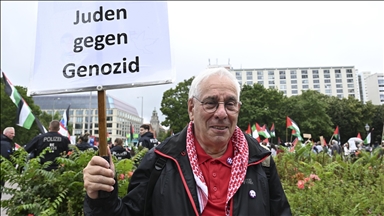 Berlin'de polis tarafından eylemlerde gözaltına alınan Filistin destekçileri AA'ya konuştu