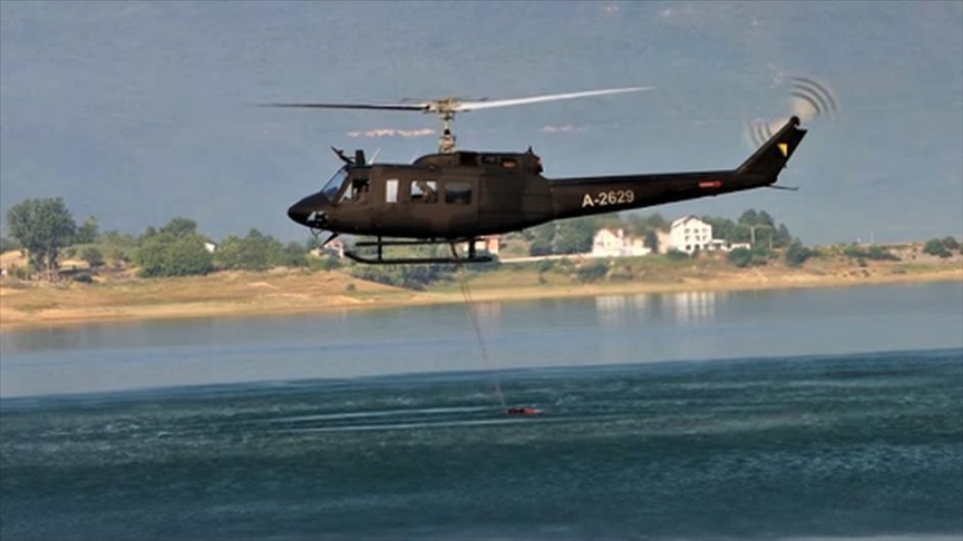 Helikopter Oružanih snaga BiH gasi požar u općini Prozor-Rama