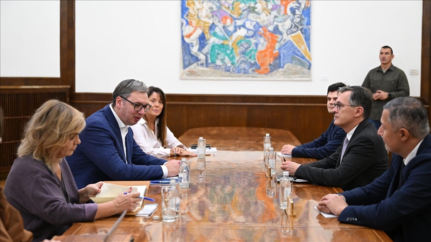 Vučić sa zvaničnikom francuskog MVP-a: Plodotvorna bilateralna saradnja i prijateljski odnosi Srbije i Francuske