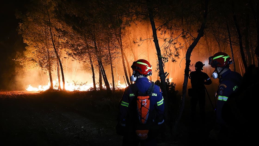 Avrupa'nın kavurucu sıcaklarla ve alevlerle mücadelesi sürüyor 