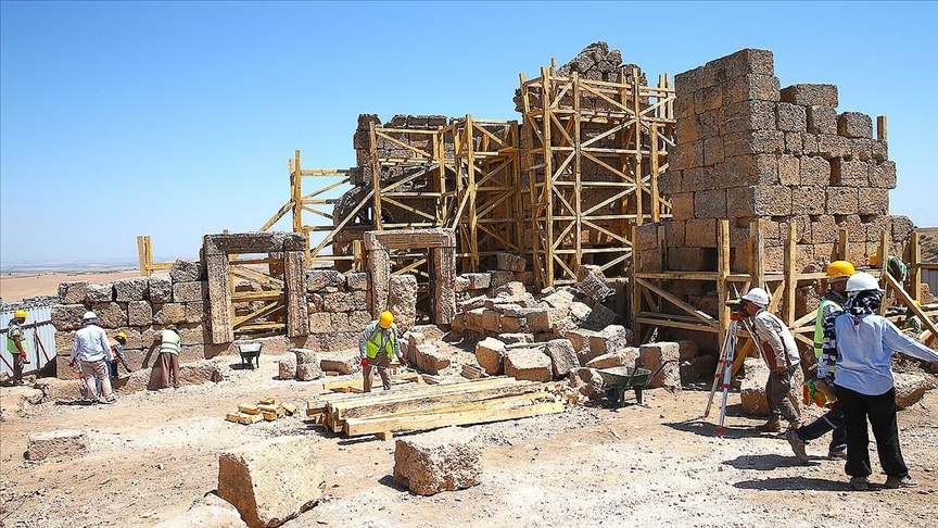 Diyarbakır'da 3 bin yıllık Zerzevan Kalesi'nin restorasyonuna başlandı