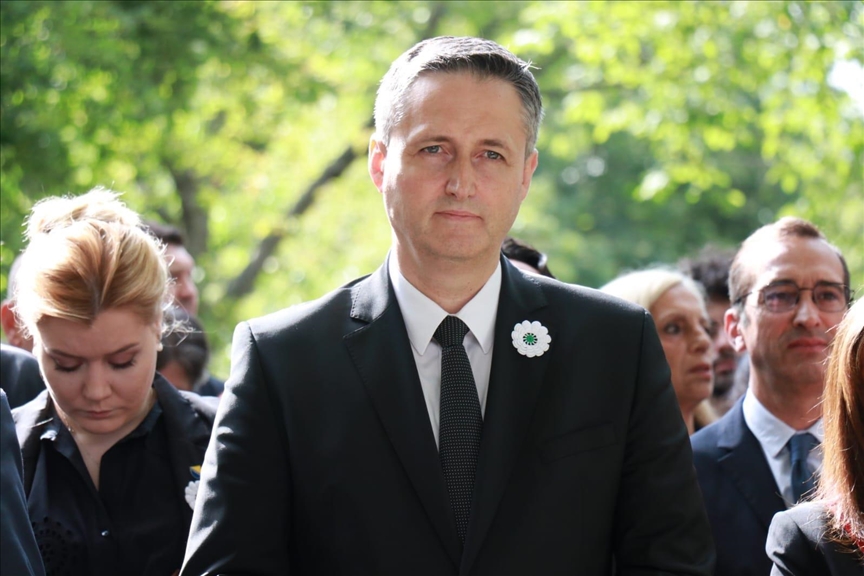 À Paris, le Président bosnien inaugure le monument aux victimes du génocide de Srebrenica