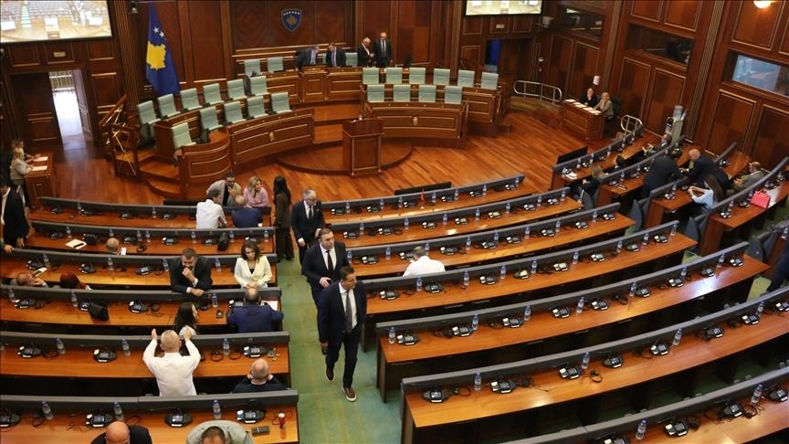 Неуспешен денешниот обид за конституирање на Парламентот, седницата ќе продолжи утре