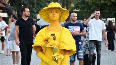 Shfaqja artistike me skulptura pritet me interes në qytetin e Prizrenit