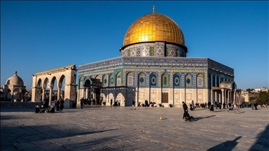 Les forces israéliennes arrêtent le grand mufti de Jérusalem après son prêche à la mosquée Al-Aqsa