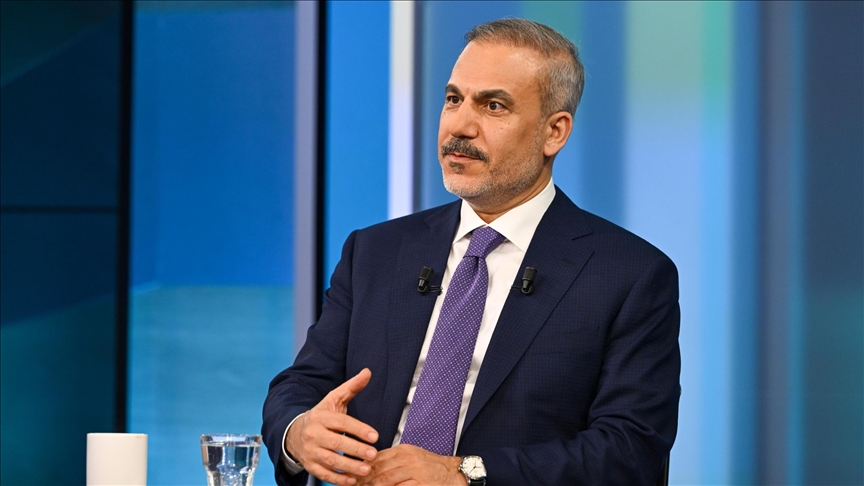 Turkish foreign minister receives EU Enlargement Commissioner in Istanbul