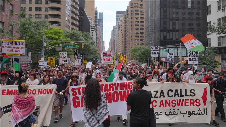Pro-palestinezët marshojnë në New York City, kërkojnë t’i jepet fund rrethimit izraelit të Gazës