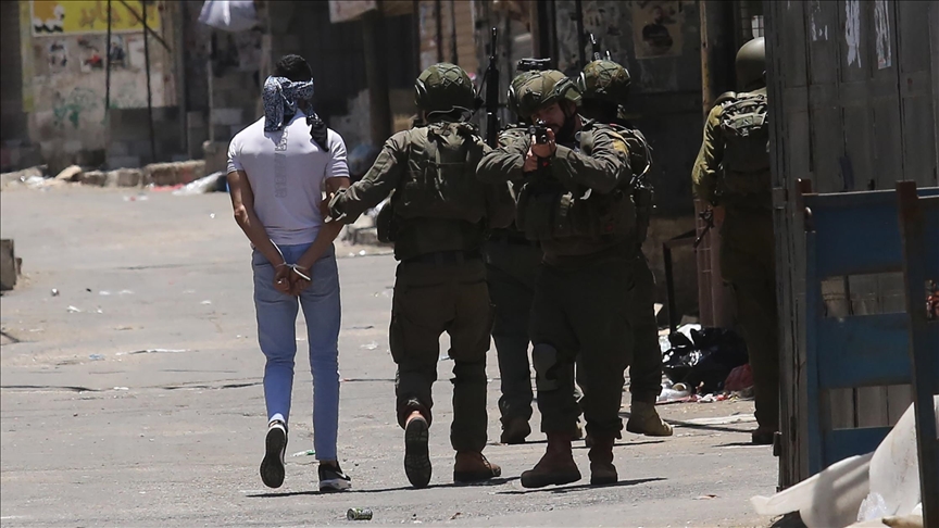 إصابات واعتقالات بين الفلسطينيين باقتحام جيش إسرائيل مناطق بالضفة
