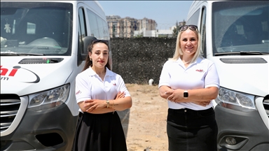 Kocaeli'de kadın servis şoförleri işçiler için direksiyon başında