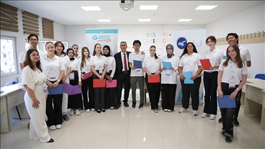 Yabancı öğrenciler söyledikleri yöresel şarkılarla Türkçelerini pekiştiriyor