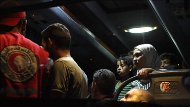 Syrian Civil Defense evacuates 300 civilians from Suwayda to Damascus 