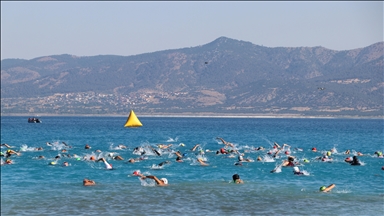 Salda Gölü'nde triatlon heyecanı yaşandı