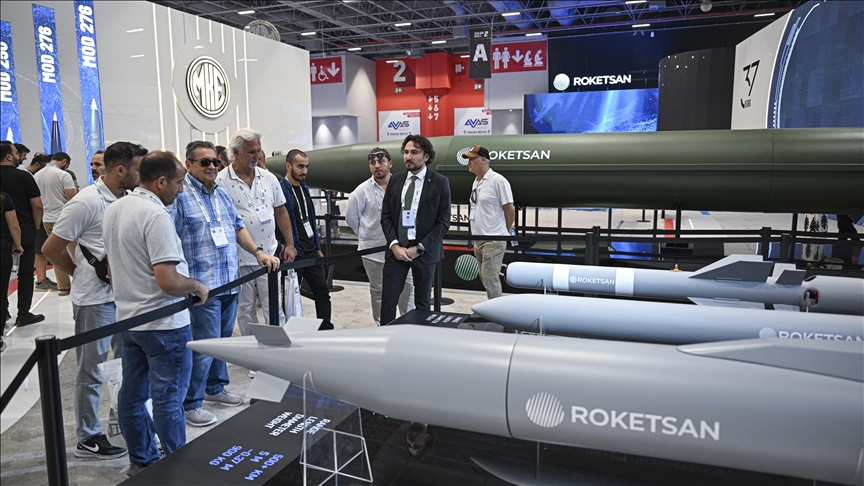 Snimci dronom prikazuju bogat sadržaj istanbulskog sajma IDEF 2025