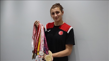 Ahıska Türkü güreşçi Elmira, Türkiye'yi olimpiyatlarda temsil etmek için yoğun çalışıyor