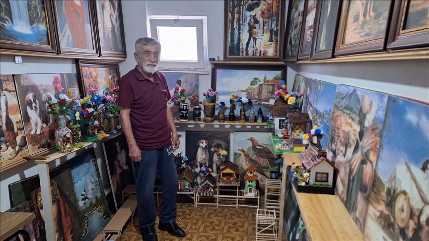 Zonguldaklı emekli işçi, atölyeye dönüştürdüğü kömürlüğünde 15 yıldır resim yapıyor