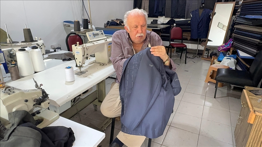 Giresunlu terzi mesleğini 59 yıldır sürdürüyor