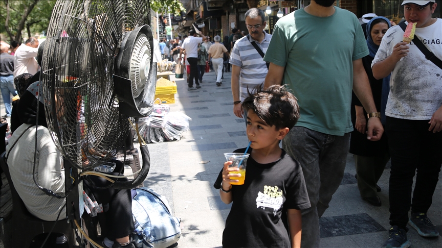 İran'da aşırı sıcaklar nedeniyle Loristan eyaletinde devlet daireleri 2 gün tatil edildi