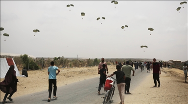 UN warns airdrops in Gaza 'last resort,' pose risks to civilians on ground