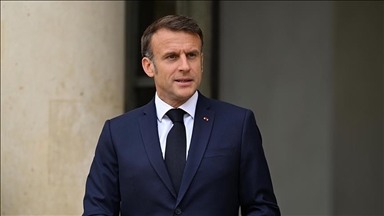 Macron félicite le Slovène Tadej Pogacar pour avoir remporté le Tour de France