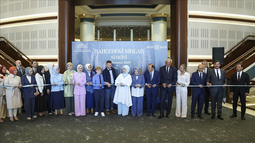Emine Erdoğan, "Bahçedeki Sırlar" sergisinin açılışını yaptı