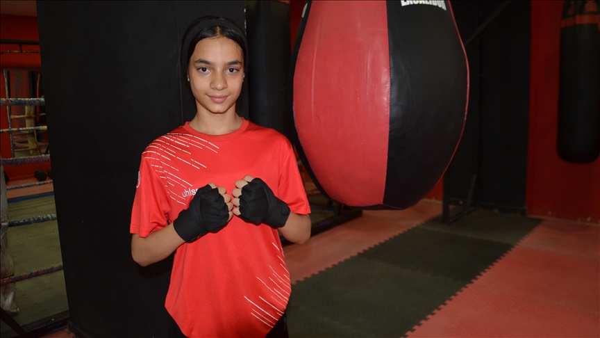 Türkiye şampiyonu 13 yaşındaki boksör Esila Yıldırım'ın hedefi Avrupa şampiyonluğu