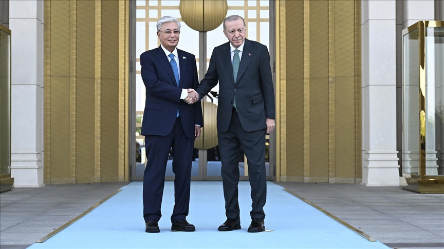 Cumhurbaşkanı Erdoğan, Kazakistan Cumhurbaşkanı Tokayev'i resmi törenle karşıladı
