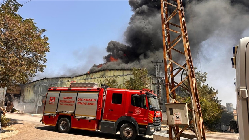 Gaziantep'te halı fabrikasında çıkan yangın kontrol altına alındı