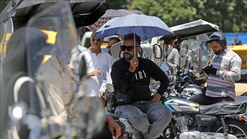 İran'ın Yezd eyaletinde aşırı sıcaklar nedeniyle devlet daireleri yarın için tatil edildi