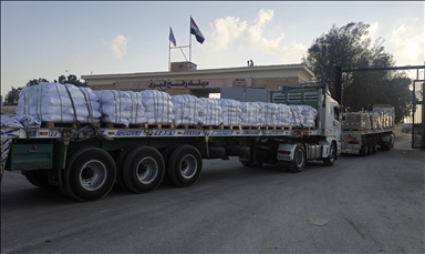 Kamionët me ndihma rifillojnë dërgimin e ndihmave nga Egjipti në Gaza përmes pikës kufitare Rafah