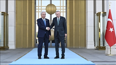 Presidenti Erdoğan pret me ceremoni zyrtare homologun e tij nga Kazakistani, Kassym-Jomart Tokayev