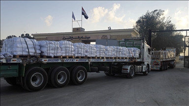 Kamioni s humanitarnom pomoći iz Egipta ulaze u Gazu preko graničnog prelaza Rafah