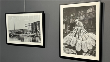 Fotoğraf sanatçısı İzzet Keribar'ın "Analogdan Dijitale" sergisi sanatseverlerle buluştu