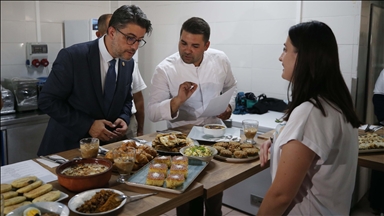 Yabancı öğrenciler, Yunus Emre Enstitüsünün yaz okulunda yöresel yemeklerini tanıttı
